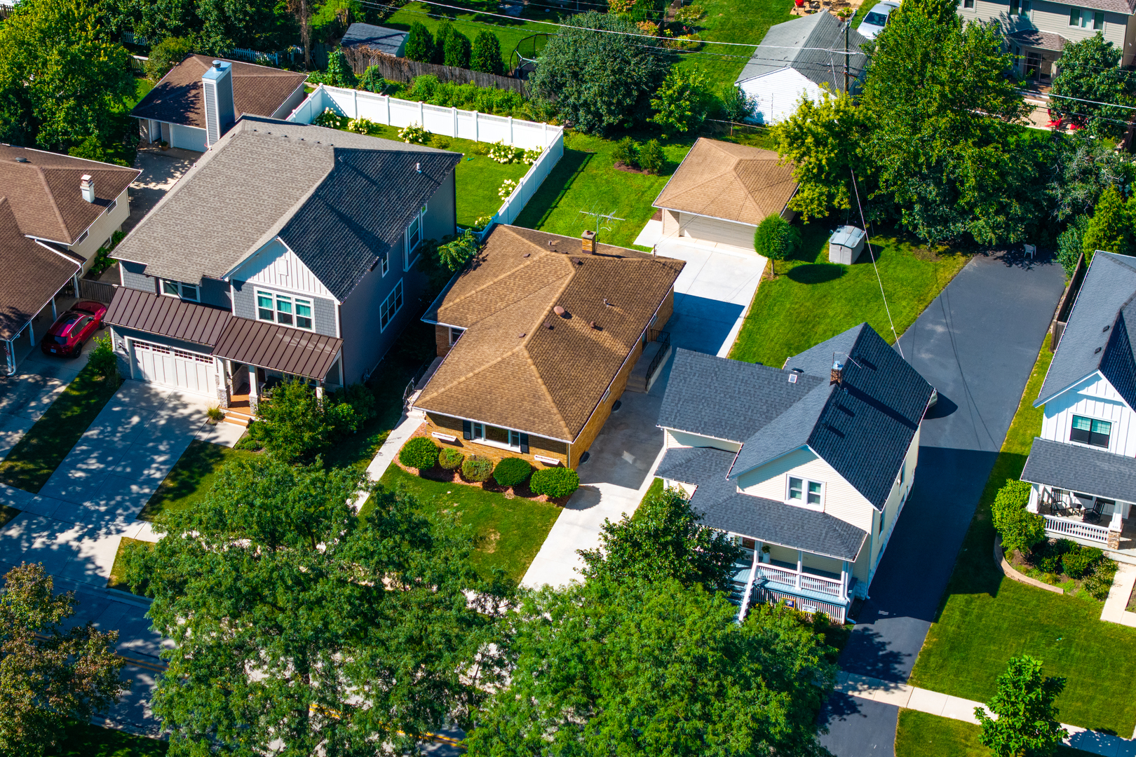 536 Prairie Avenue Downers Grove, IL 60515 - Photo 30 of 33 an aerial view of multiple houses with yard