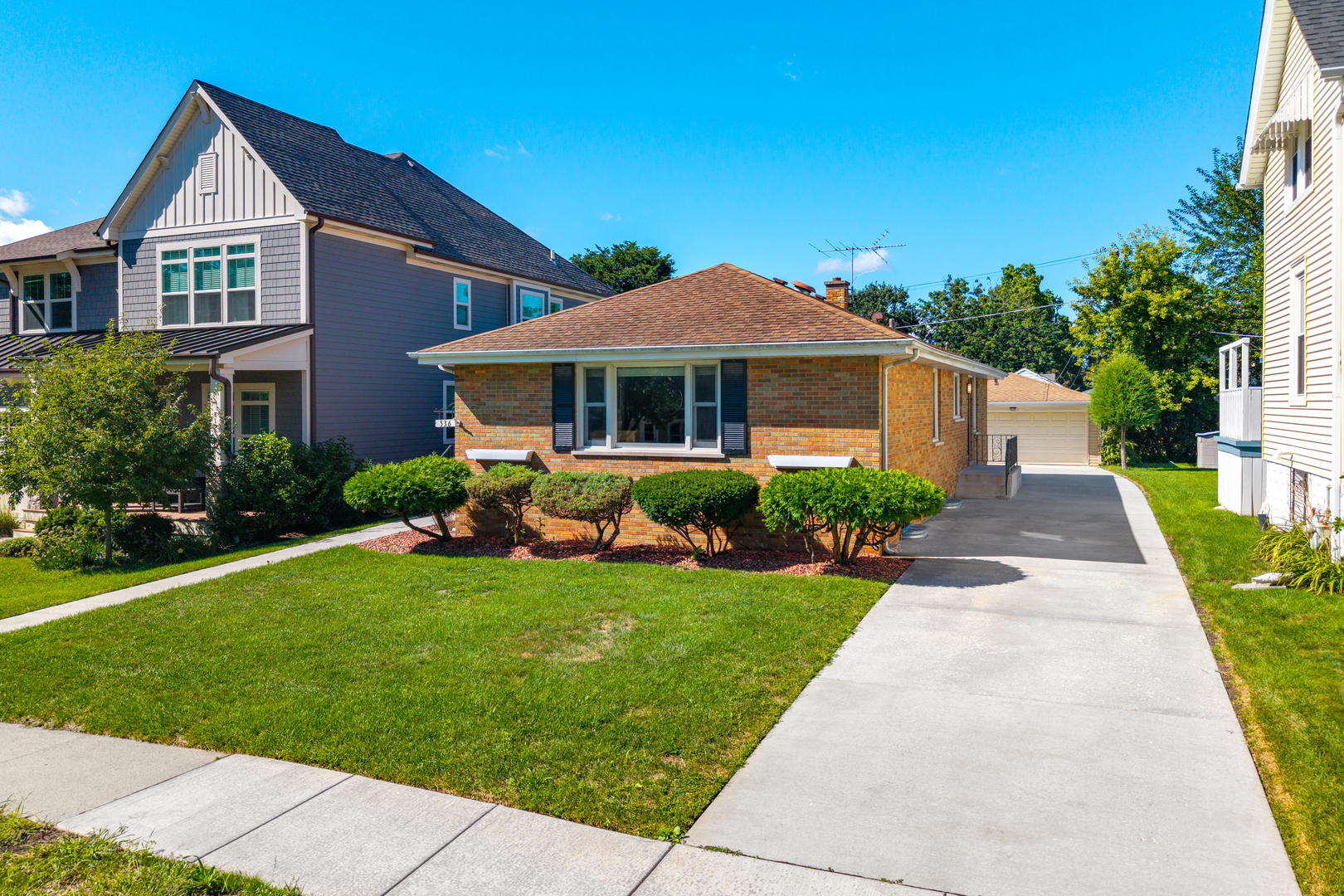 536 Prairie Avenue Downers Grove, IL 60515 - Photo 31 of 33 a front view of a house with a yard