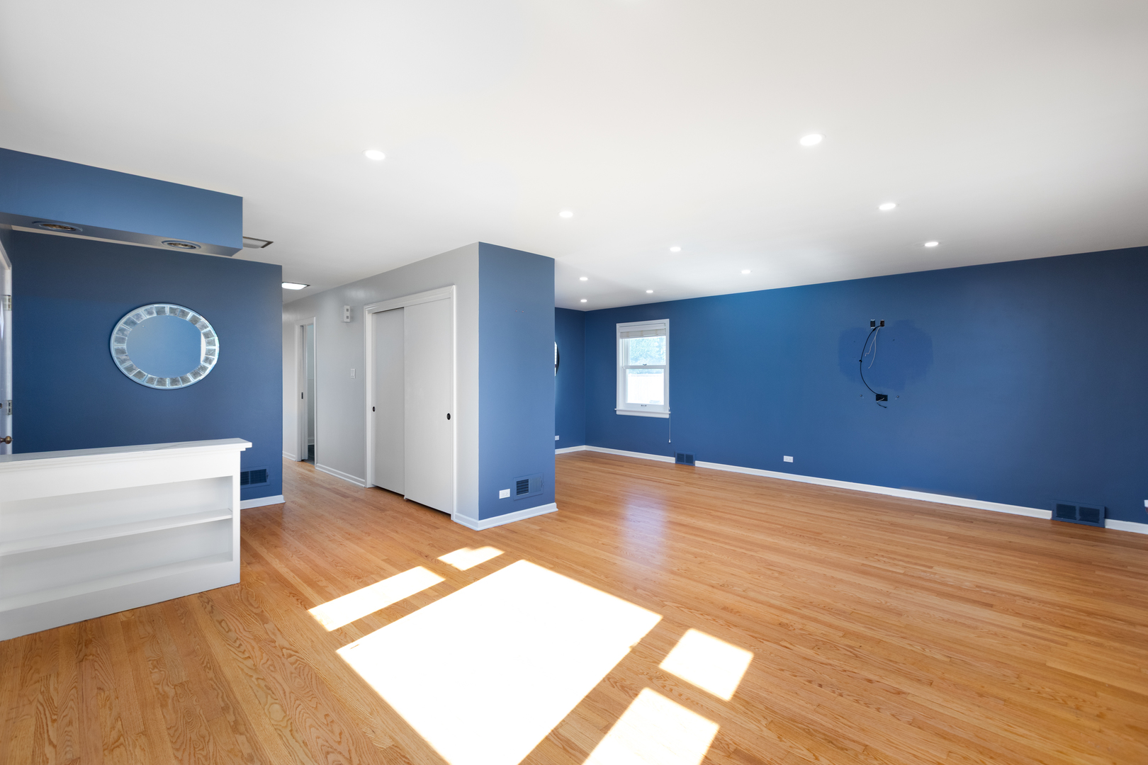 536 Prairie Avenue Downers Grove, IL 60515 - Photo 6 of 33 a view of an empty room and window