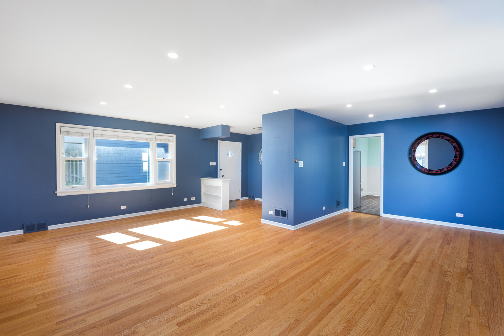536 Prairie Avenue Downers Grove, IL 60515 - Photo 7 of 33 a bedroom with a bed and a window