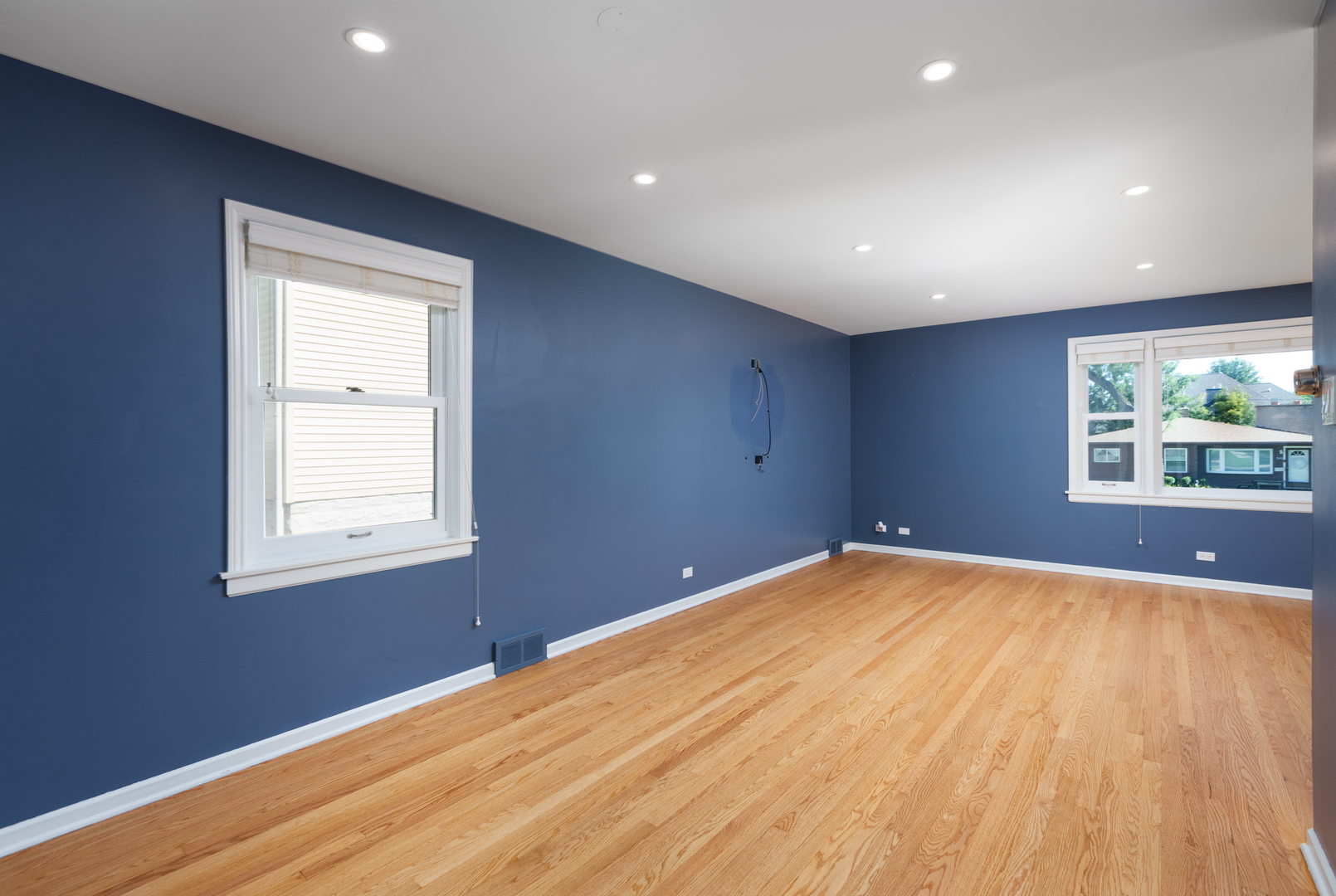 536 Prairie Avenue Downers Grove, IL 60515 - Photo 10 of 33 a view of an empty room with wooden floor and a window