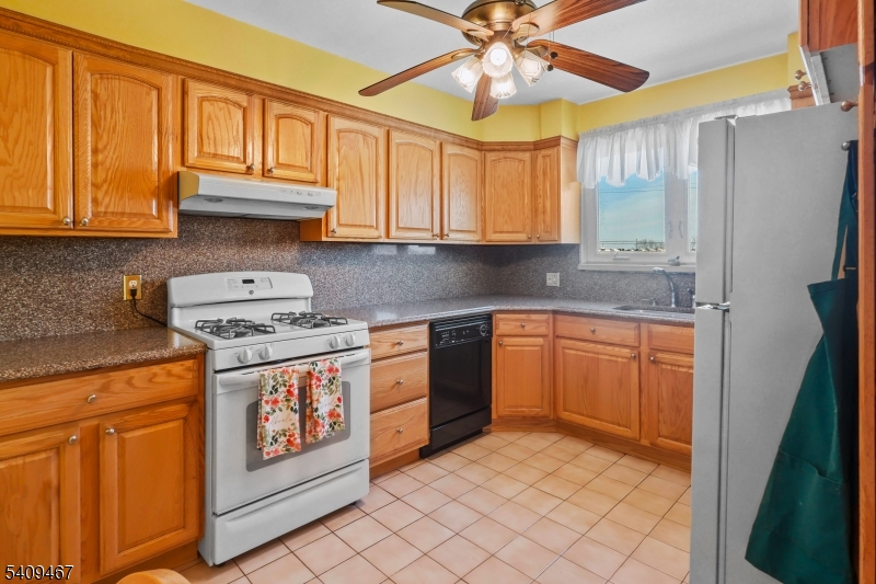 47 Elycroft Parkway Rutherford, NJ 07070 - Photo 16 of 20