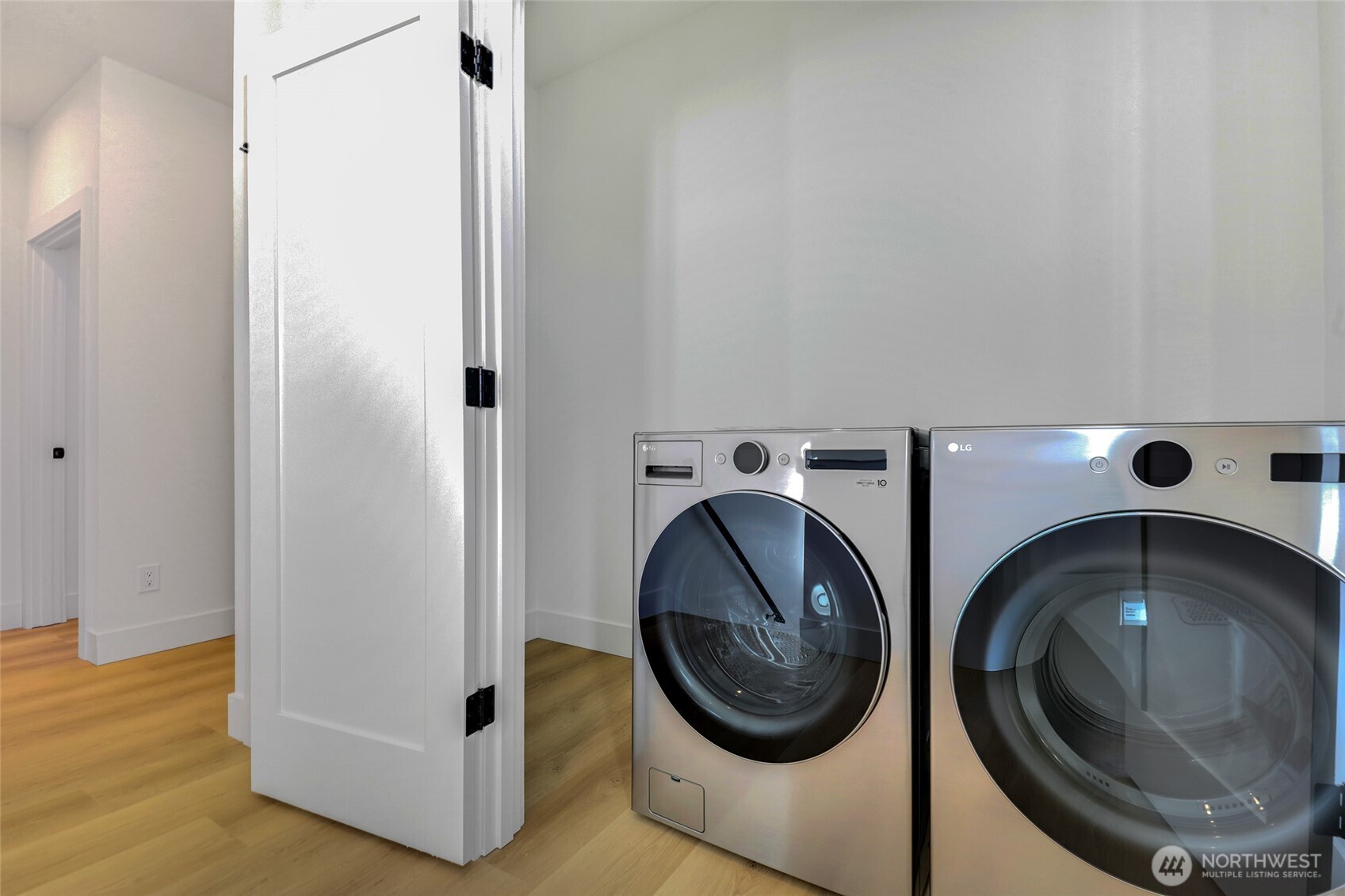 10630 East Riverside Drive Bothell, WA 98011 - Photo 16 of 17