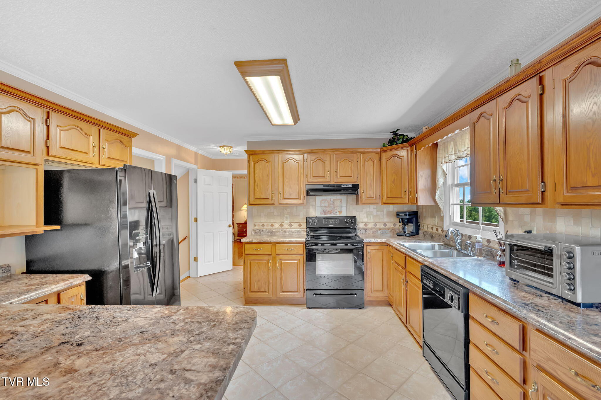 4820 Edens View Road Kingsport, TN 37664 - Photo 14 of 34 28-web-or-mls-JH 20250617-094