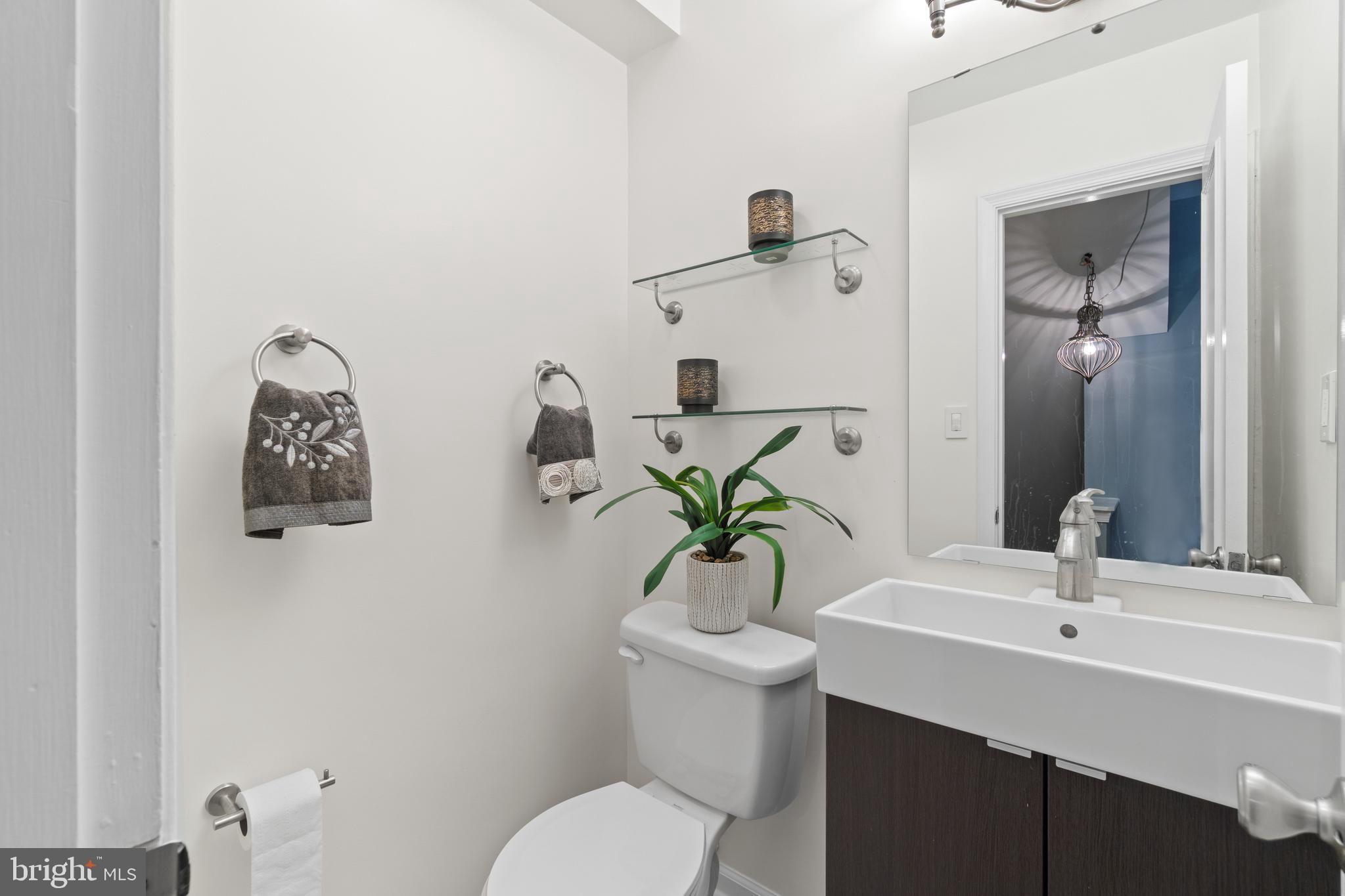 8353 Forrester Boulevard Springfield, VA 22152 - Photo 14 of 36 Gallery Image 14