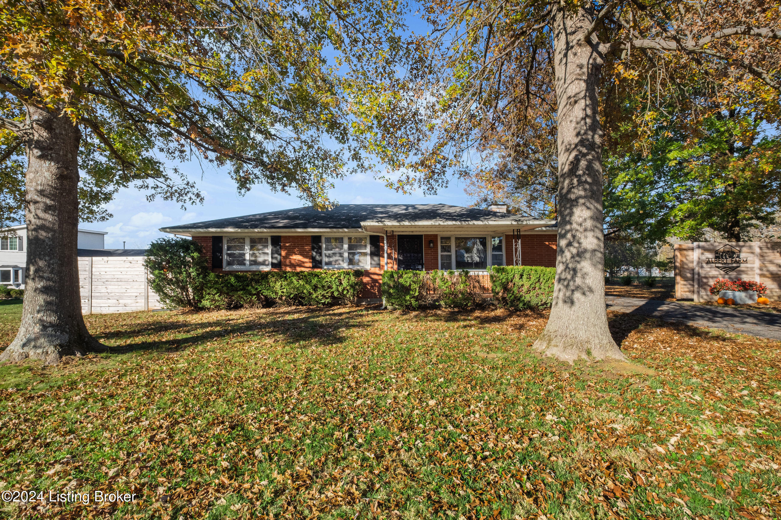 9809 Fairmount Road Louisville, KY 40291 - Photo 1 of 34 9809 fairmount_001