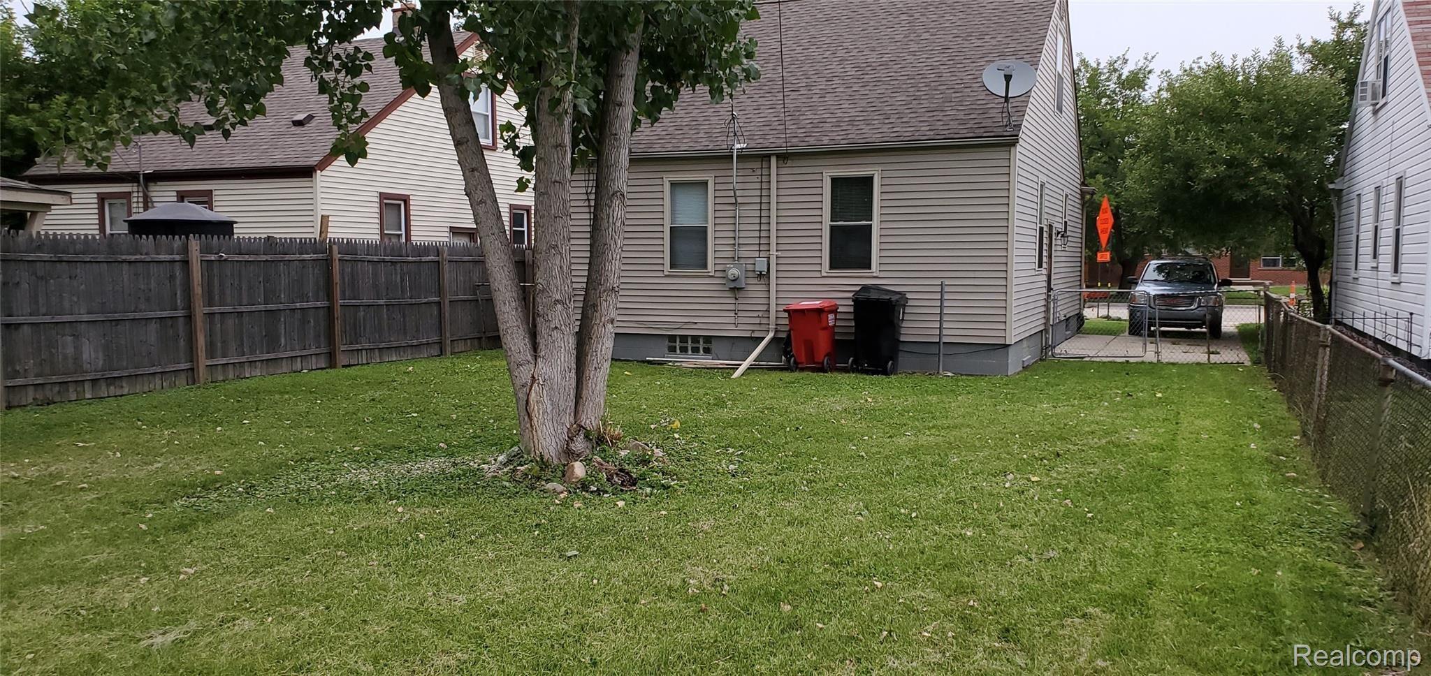 19434 Martin Road Roseville, MI 48066 - Photo 29 of 30 20200901_184403.jpg