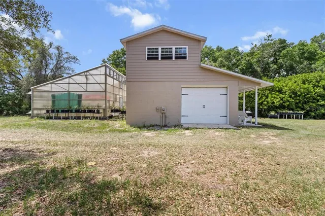 a view of a house with backyard and garden