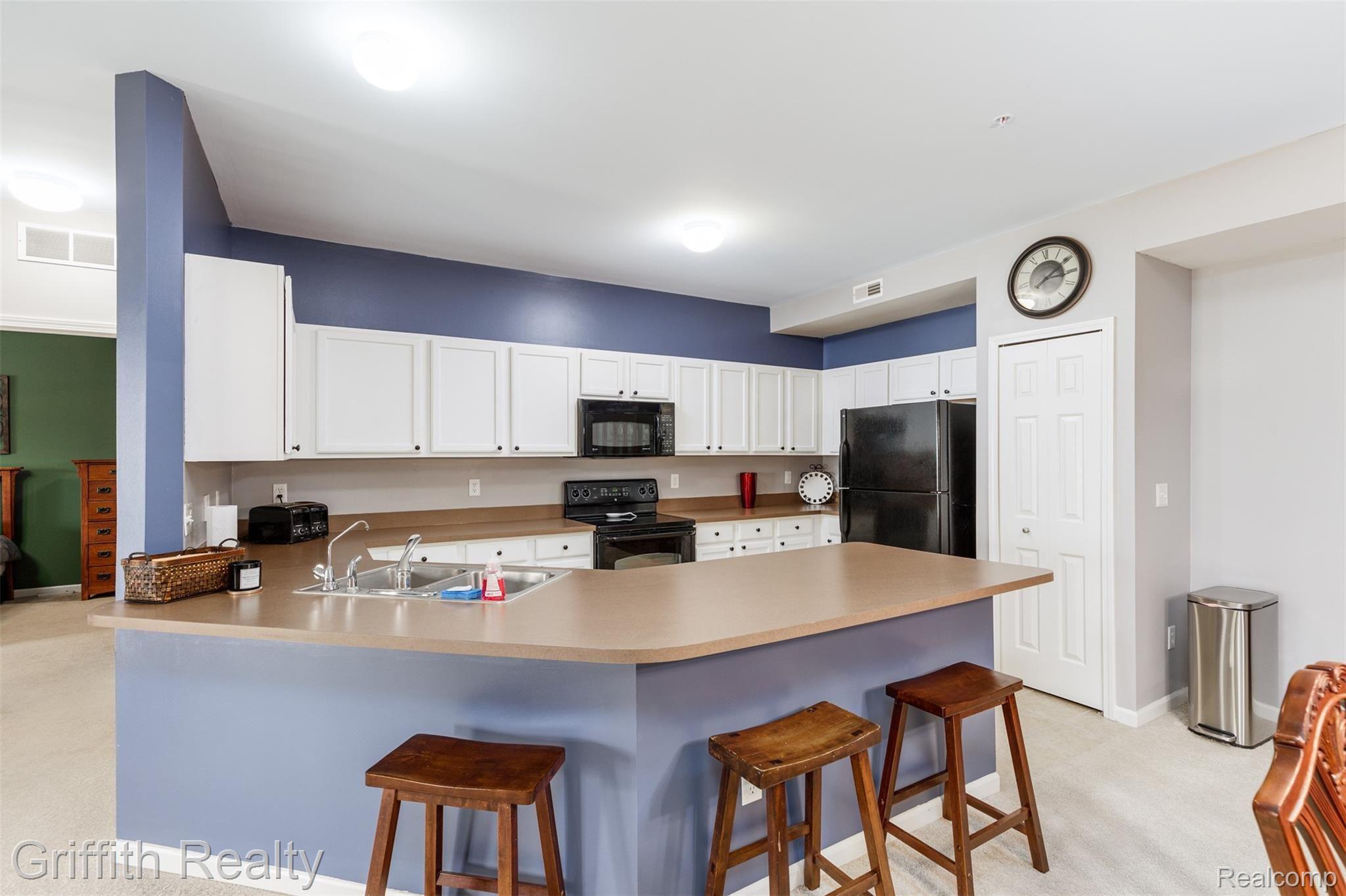 10282 Crossview Trail Howell, MI 48855 - Photo 7 of 25 10282 Crossview Trail-6.jpg
