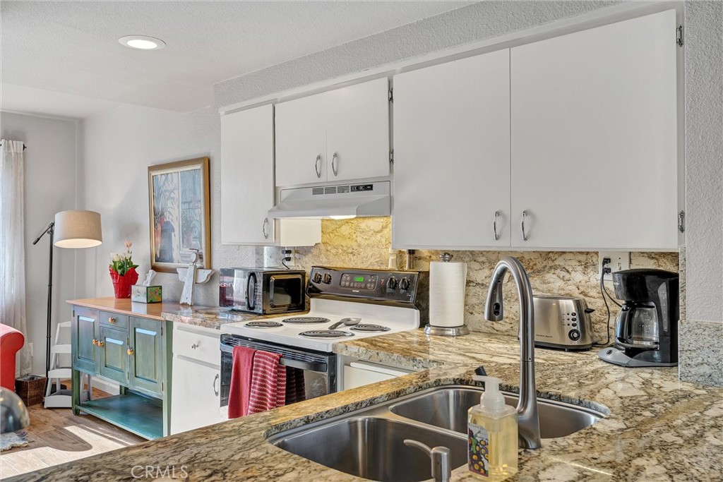 2500 Shooting Star Way Chico, CA 95928 - Photo 18 of 38 Kitchen
