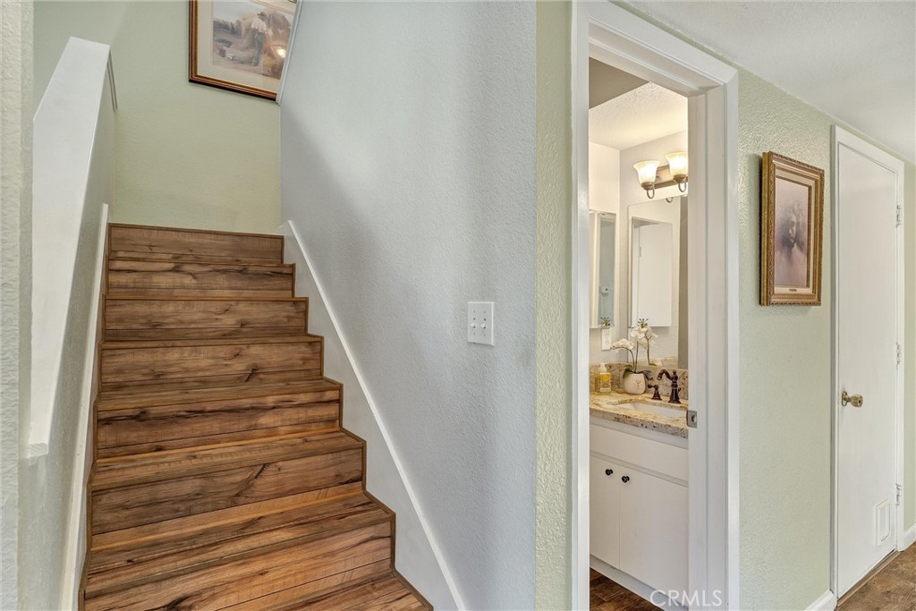 2500 Shooting Star Way Chico, CA 95928 - Photo 19 of 38 Stairs