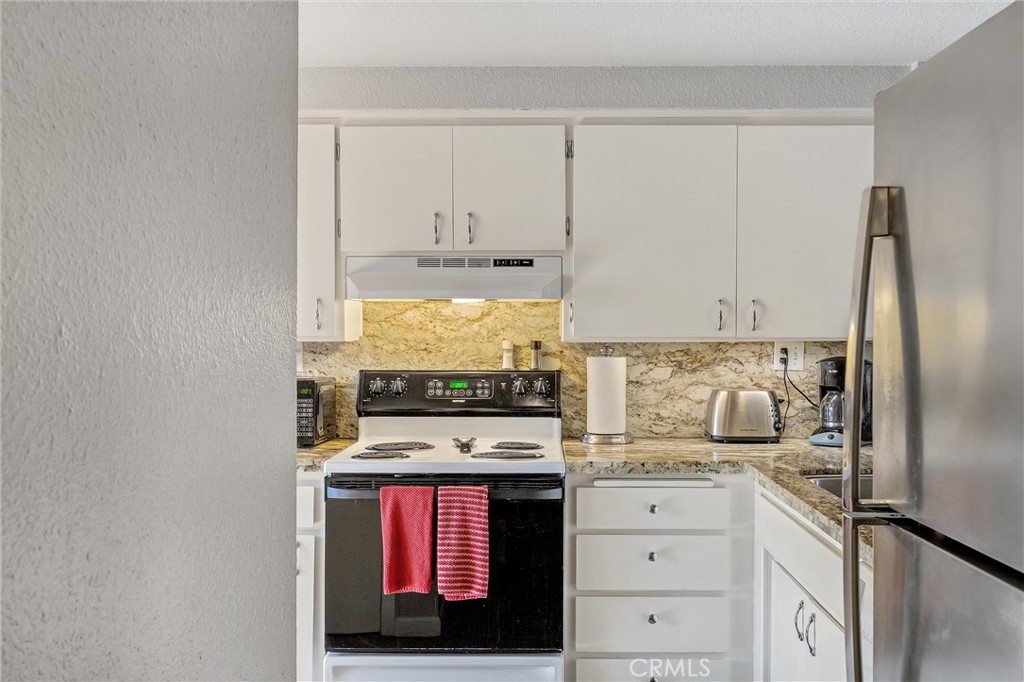 2500 Shooting Star Way Chico, CA 95928 - Photo 21 of 38 Kitchen