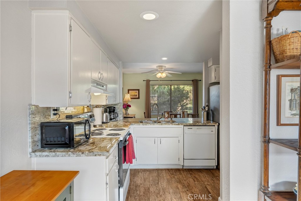 2500 Shooting Star Way Chico, CA 95928 - Photo 22 of 38 Kitchen