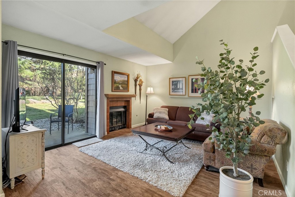 2500 Shooting Star Way Chico, CA 95928 - Photo 8 of 38 Living room