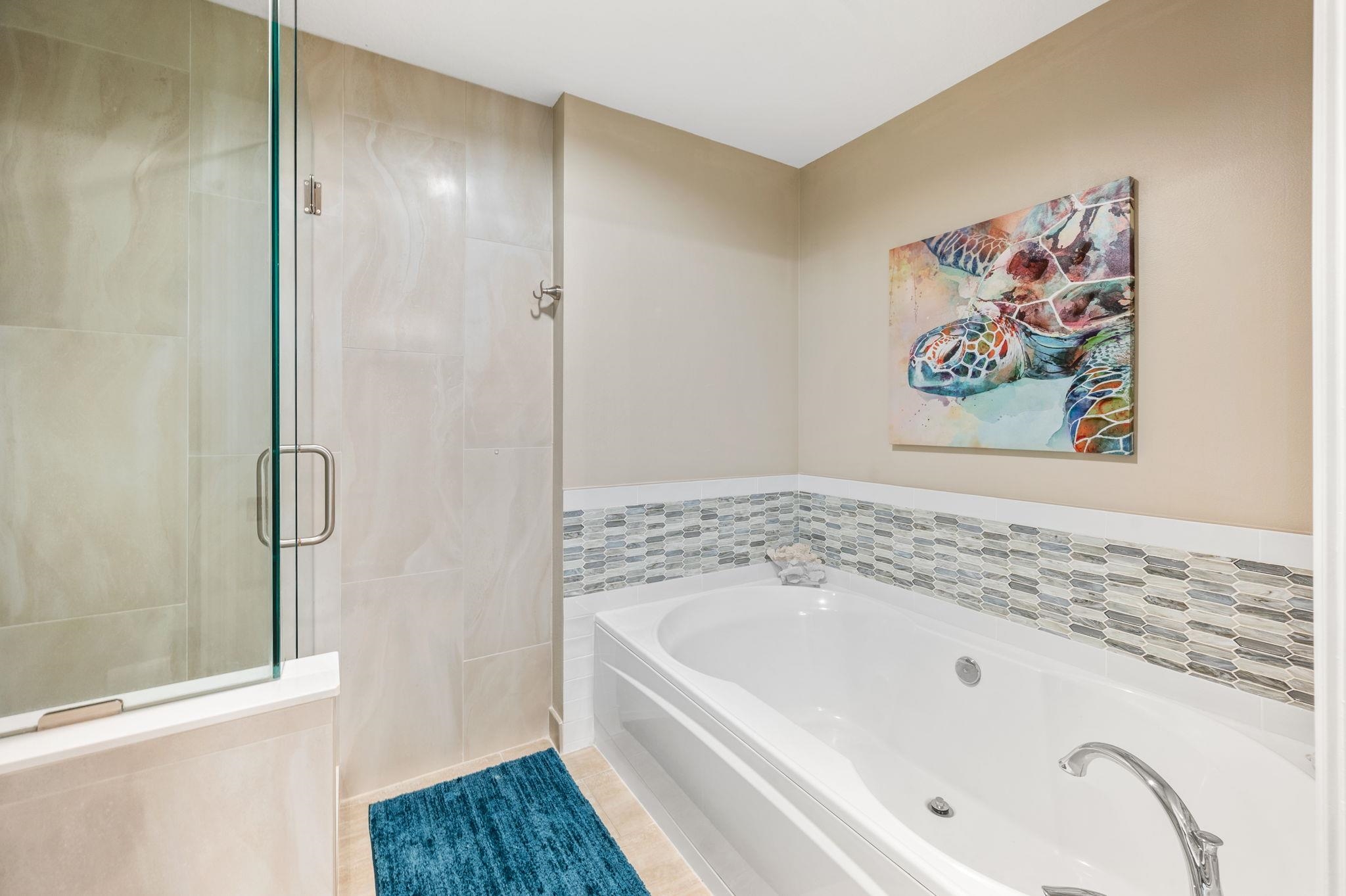 285 Atlantis Circle, Unit 203 St. Augustine, FL 32080 - Photo 26 of 66 a bathroom with a tub and shower