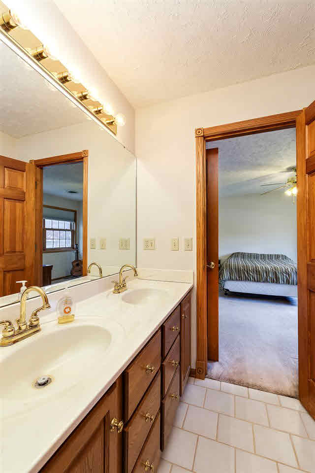 4770 Silver Spur Road Bettendorf, IA 52722 - Photo 12 of 24
