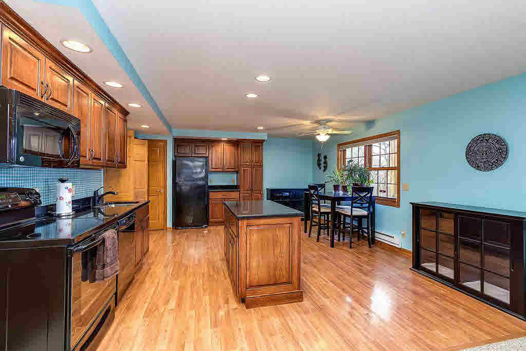 4770 Silver Spur Road Bettendorf, IA 52722 - Photo 14 of 24