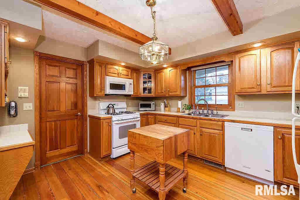 4770 Silver Spur Road Bettendorf, IA 52722 - Photo 4 of 24