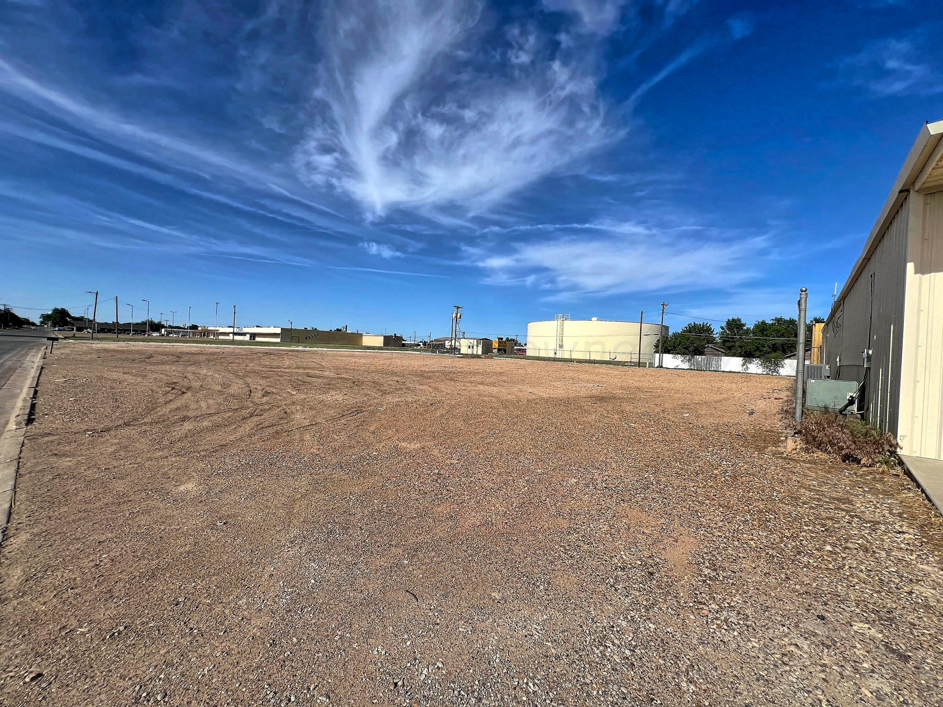 1101 South Ash Street Perryton, TX 79070 - Photo 4 of 6 Hernandez 3