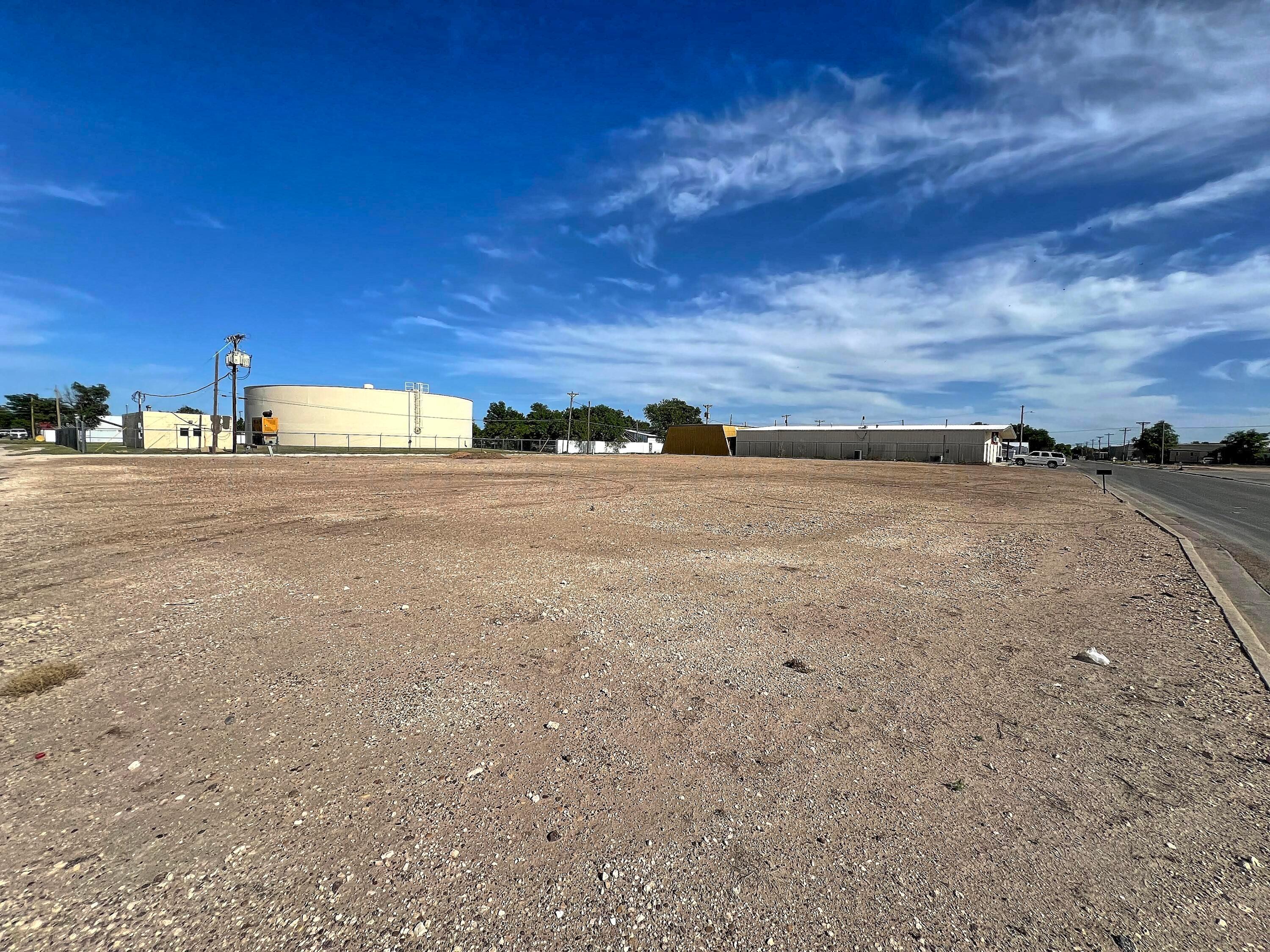 1101 South Ash Street Perryton, TX 79070 - Photo 5 of 6 Hernandez 2