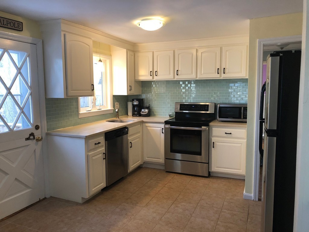 147 Carpenter Road Walpole, MA 02081 - Photo 4 of 15 Gallery Image 4