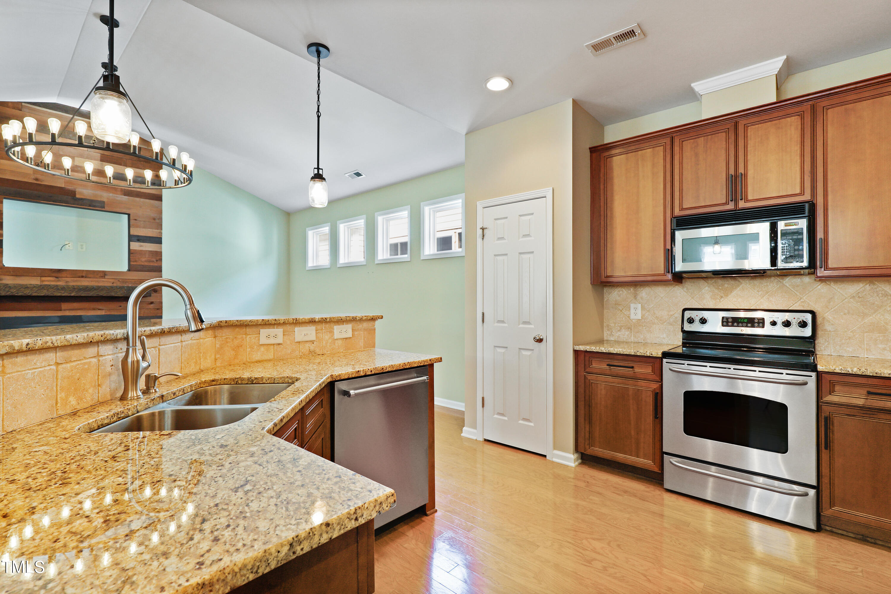 187 Denby Circle Clayton, NC 27527 - Photo 5 of 24 9