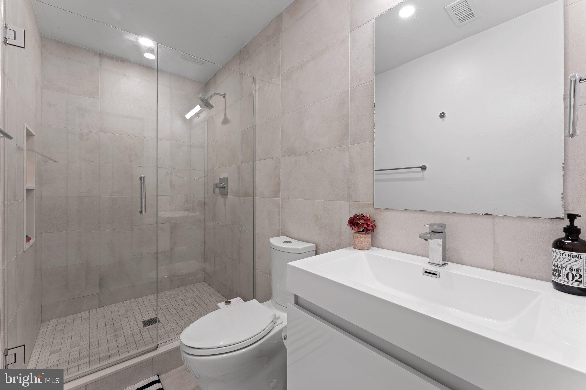 312 Poplar Street Philadelphia, PA 19123 - Photo 7 of 30