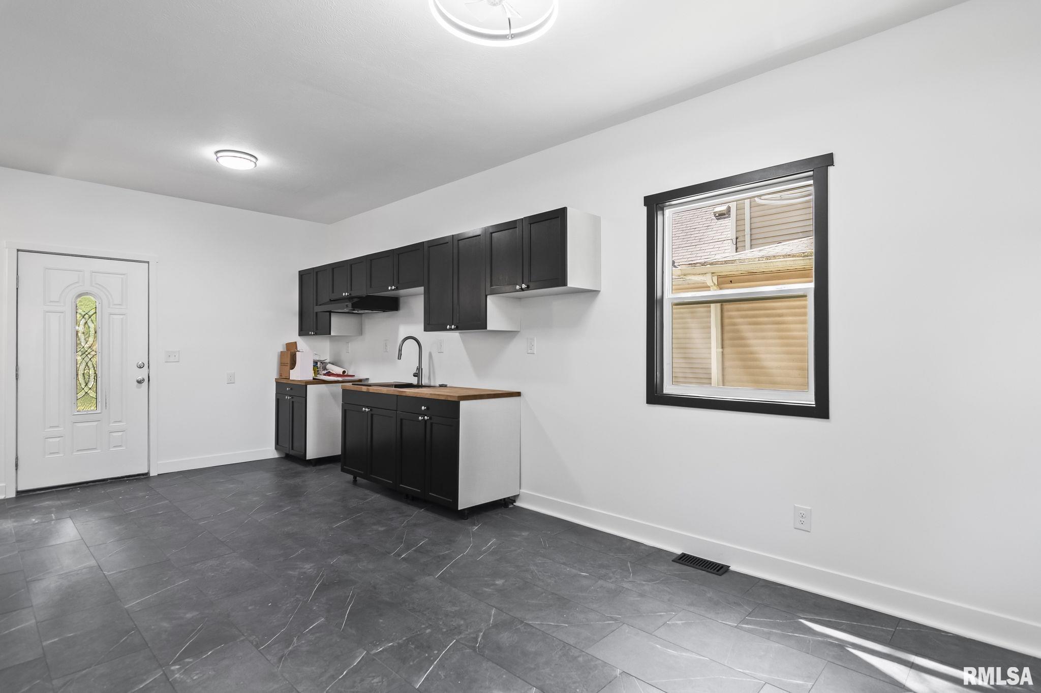 524 West Carpenter Street Springfield, IL 62702 - Photo 8 of 30