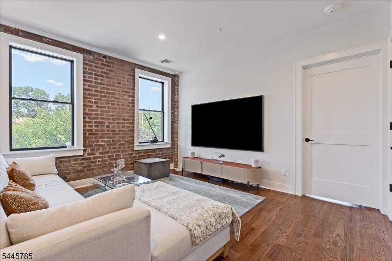 35 Main Street, Unit 3B Millburn, NJ 07041 - Photo 5 of 33