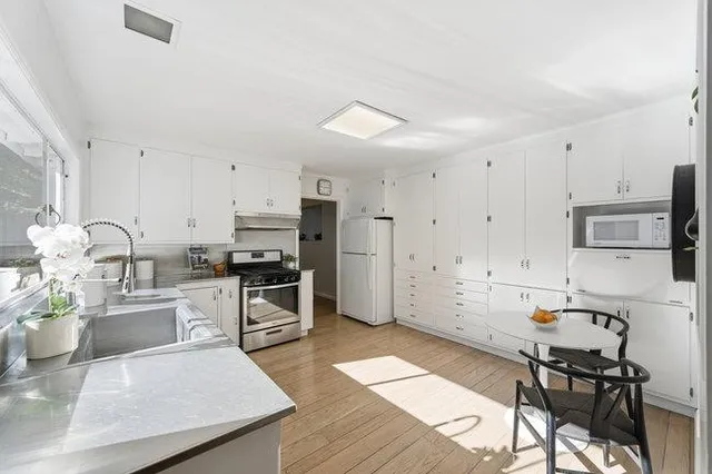 $3,295,000 | 22 Pinecrest Terrace, San Mateo, CA 94402