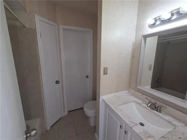 $1,100 | 2038 Dickory Avenue, Unit 2A, New Orleans, LA 70123