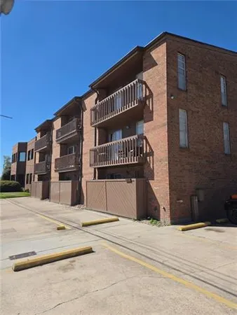 $1,100 | 2038 Dickory Avenue, Unit 2A, New Orleans, LA 70123