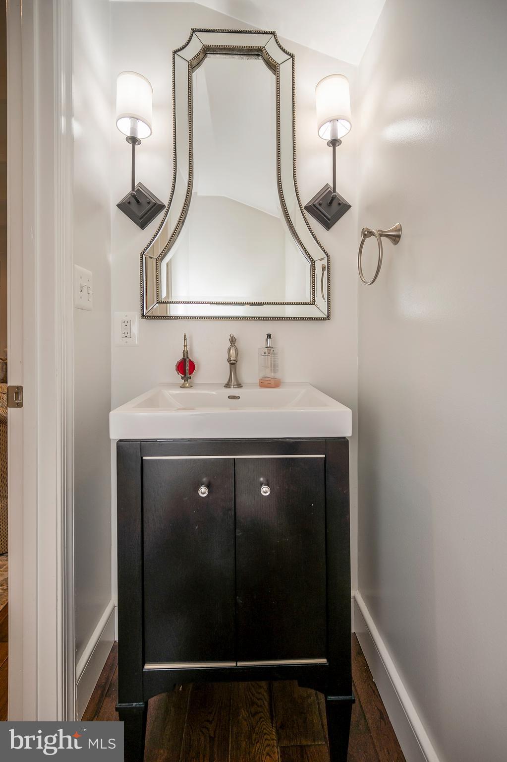 22291 Newlin Mill Road Middleburg, VA 20117 - Photo 21 of 57 HALF BATH