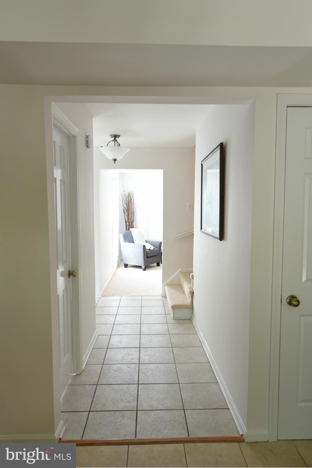 11547 Pine Cone Court Reston, VA 20191 - Photo 3 of 29 Interior Entry Way