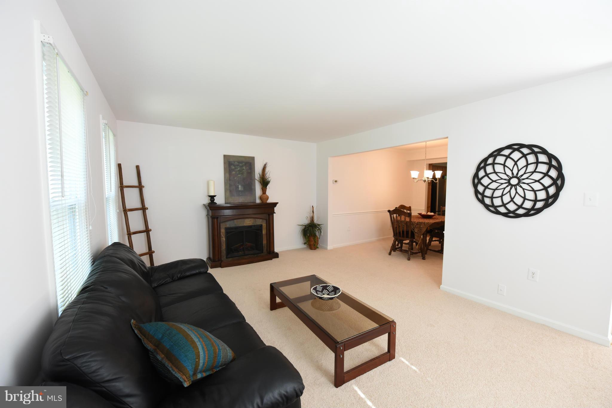 11547 Pine Cone Court Reston, VA 20191 - Photo 5 of 29 Living Room