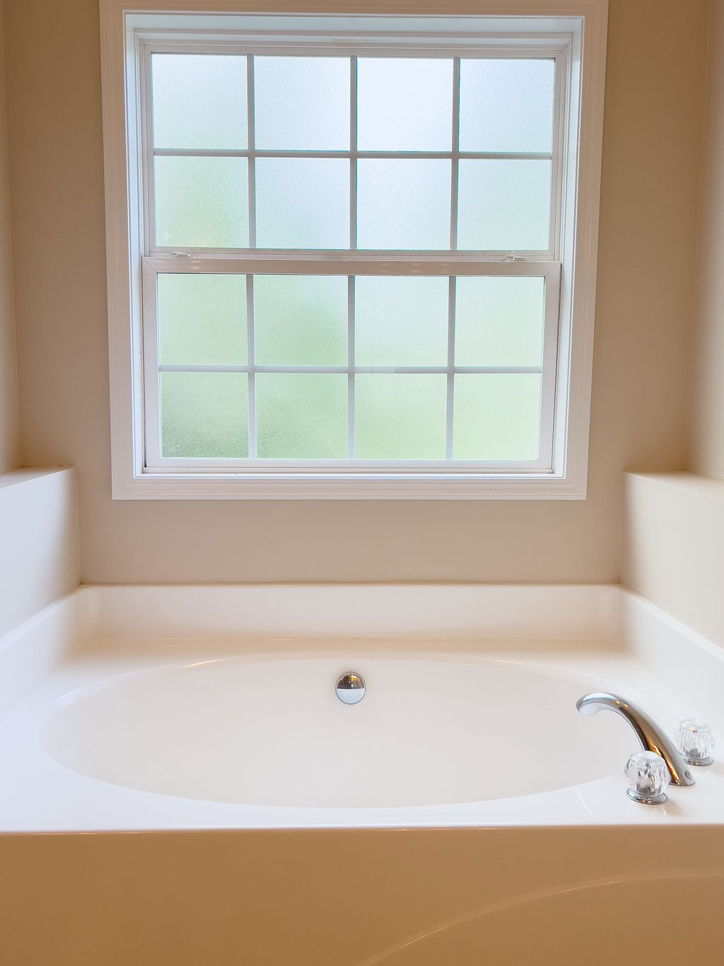 181 Dry Fork Road South Bethpage, TN 37022 - Photo 30 of 52 a bathroom with a bathtub