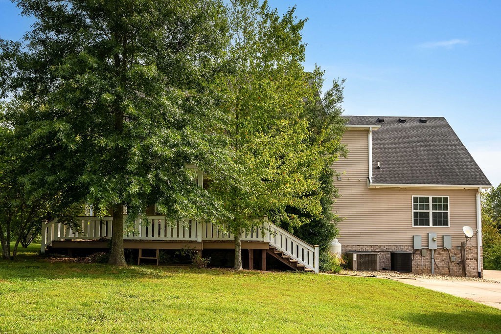 181 Dry Fork Road South Bethpage, TN 37022 - Photo 46 of 52 a view of a house with a swimming pool with a yard