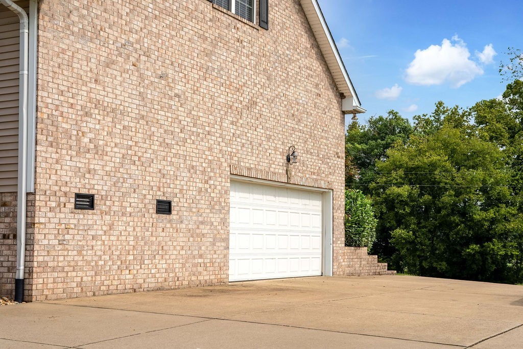 181 Dry Fork Road South Bethpage, TN 37022 - Photo 52 of 52 a view of a windows and an entrance to house