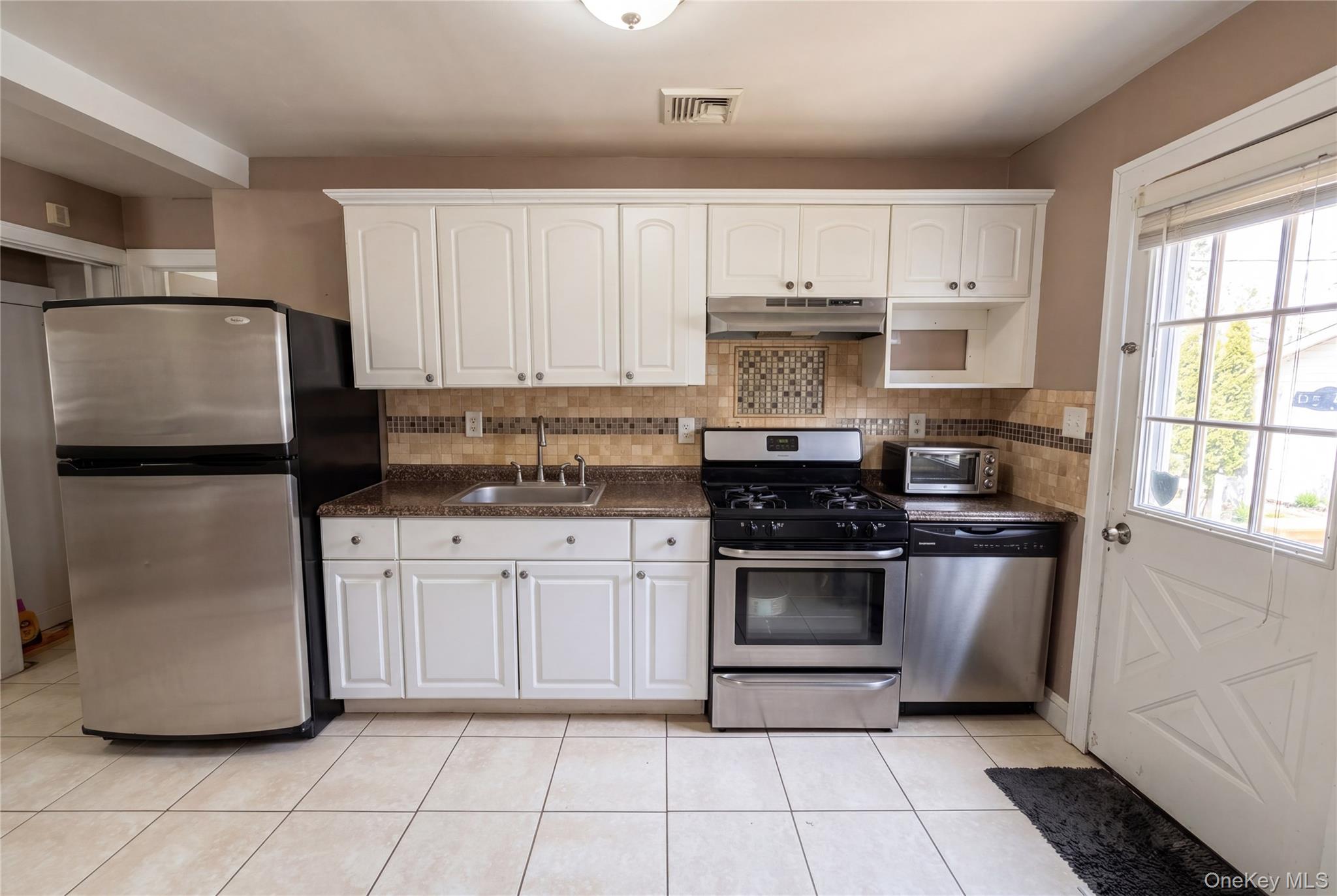 174 Trouville Road Copiague, NY 11726 - Photo 6 of 12