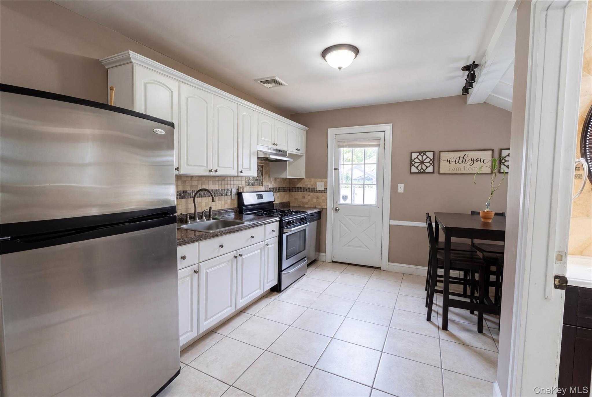 174 Trouville Road Copiague, NY 11726 - Photo 7 of 12