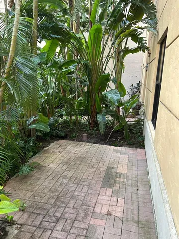 $3,495 | 888 Douglas Road, Unit 116, Coral Gables, FL 33134