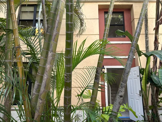 $3,495 | 888 Douglas Road, Unit 116, Coral Gables, FL 33134