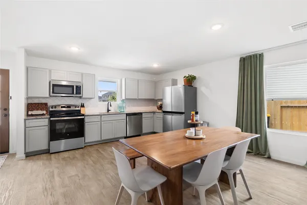 $1,500 | 9706 Marie Vlg Court, Conroe, TX 77306