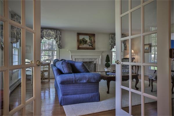 90 Spring Hill Road North Andover, MA 01845 - Photo 5 of 29 Gallery Image 5