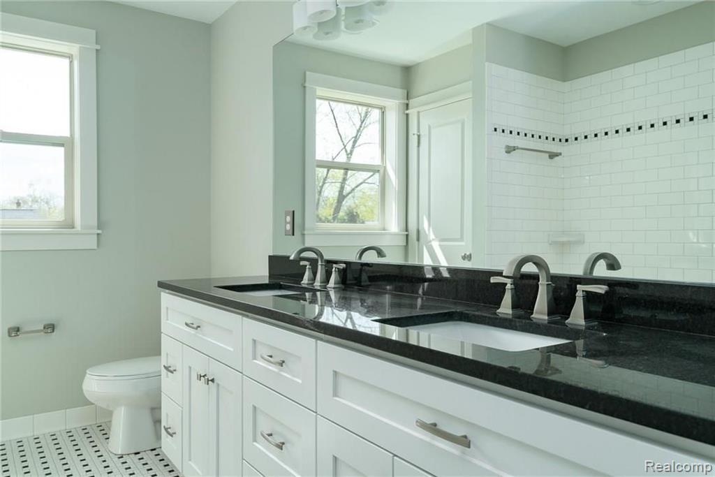 339 Lothrop Road Grosse Pointe Farms, MI 48236 - Photo 21 of 31