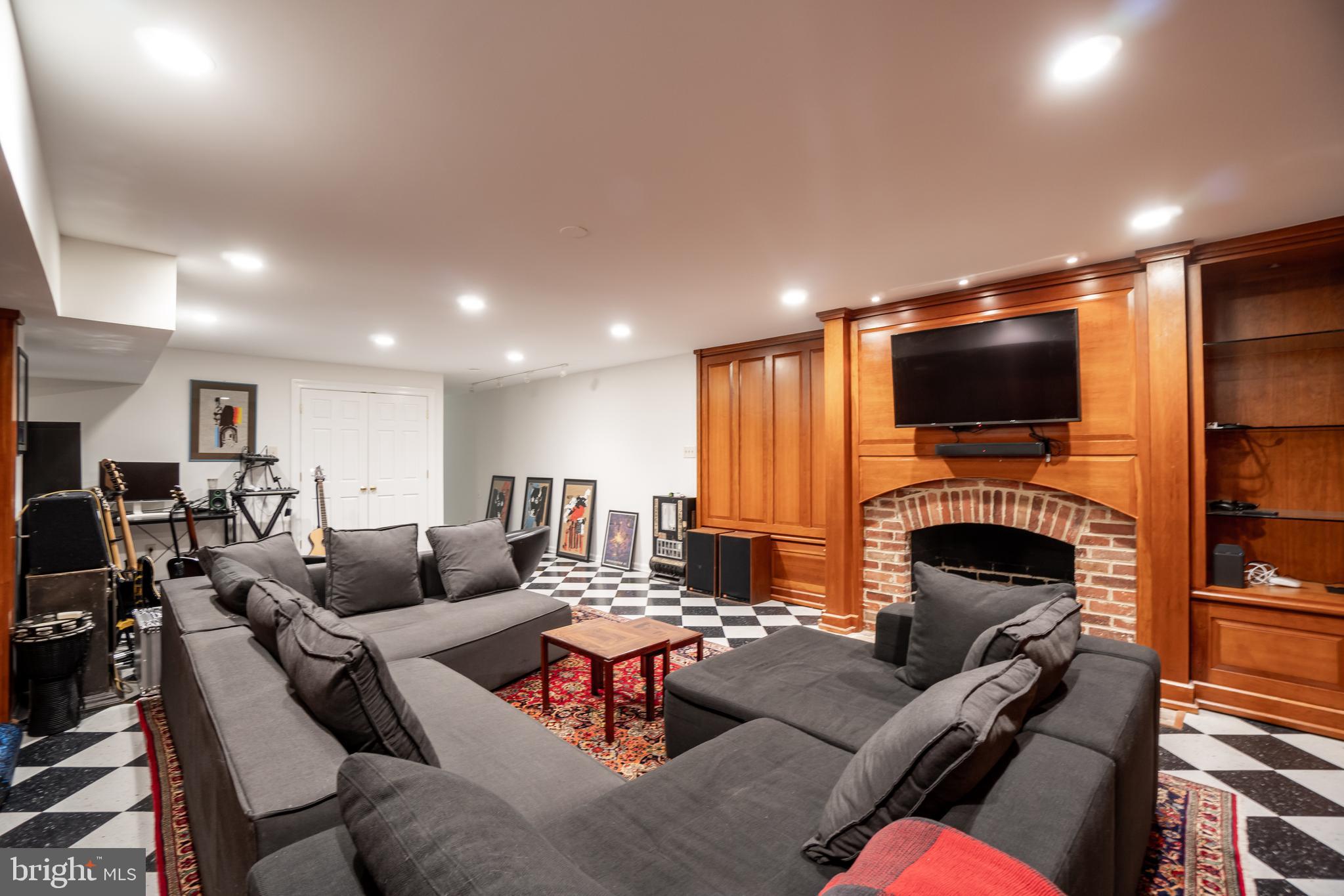 314 Queen Street Alexandria, VA 22314 - Photo 36 of 44