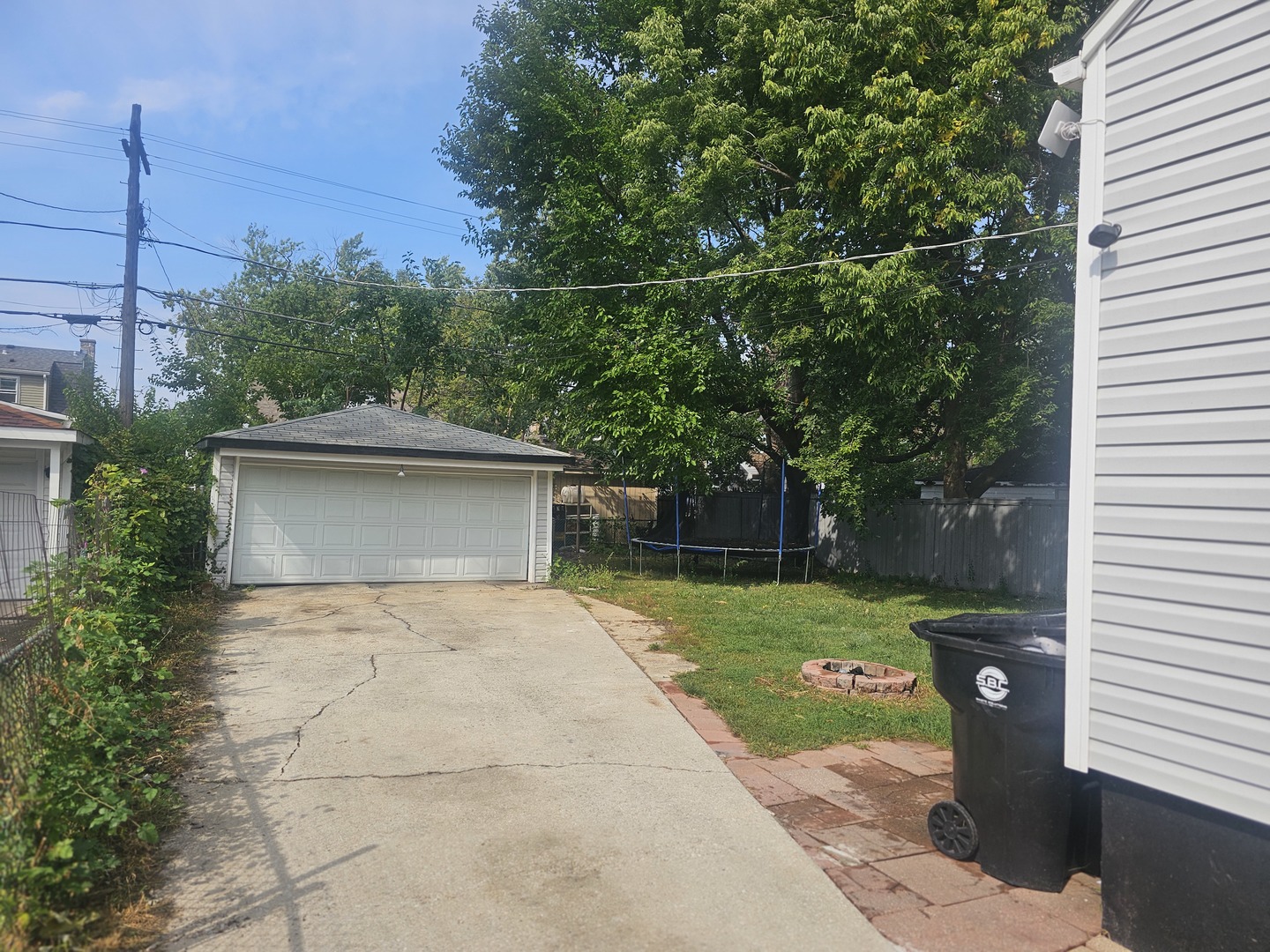 2320 South 9th Avenue Broadview, IL 60155 - Photo 4 of 10 a backyard of a house with lots of green space