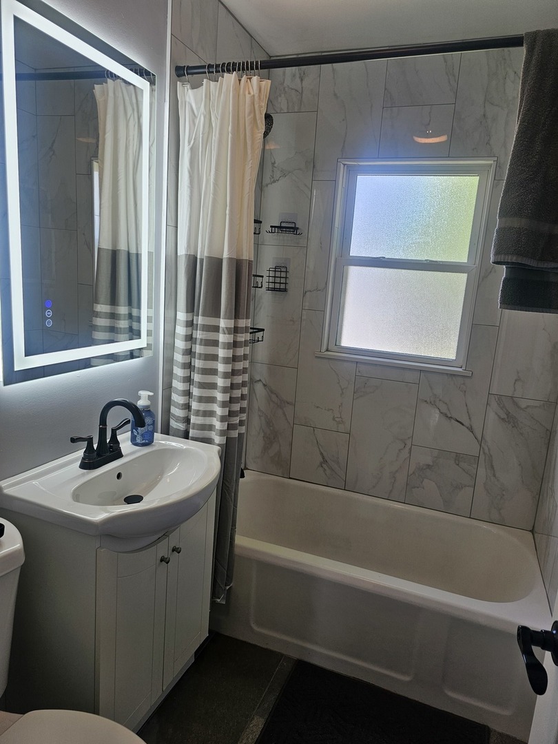 2320 South 9th Avenue Broadview, IL 60155 - Photo 7 of 10 a bathroom with a sink and a bathtub