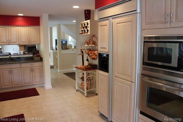 5215 Lake George Road Oxford, MI 48370 - Photo 10 of 25 Kitchen1