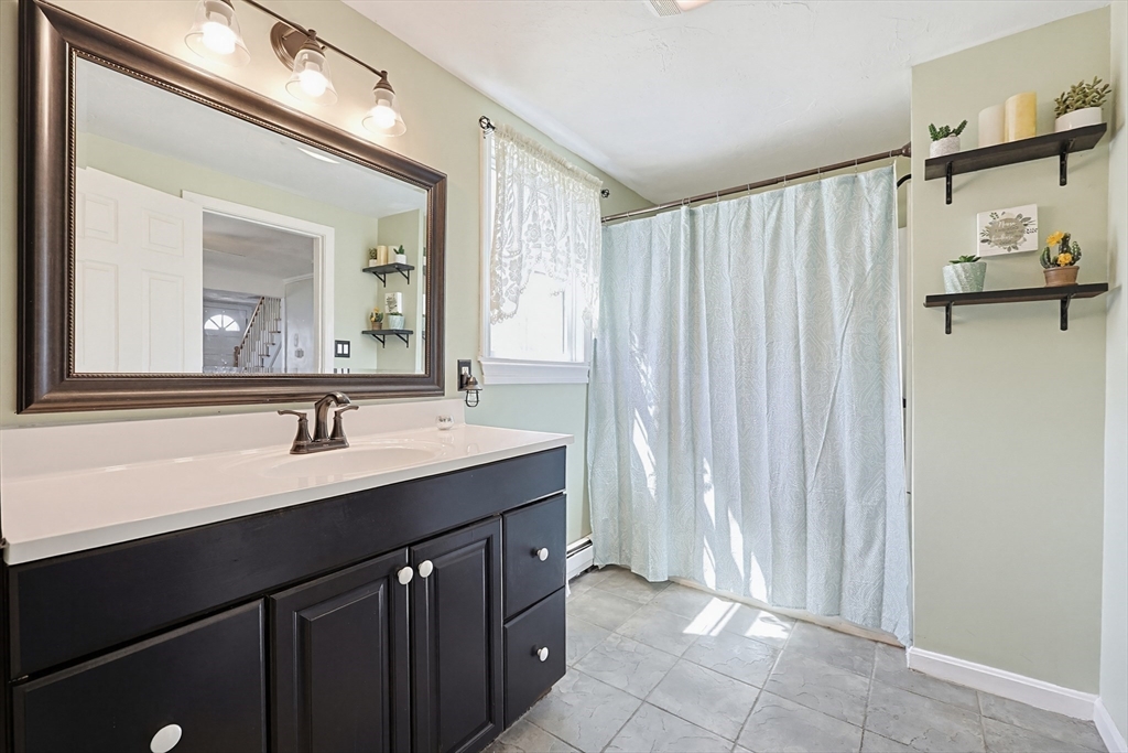 61 Ruth Avenue Dracut, MA 01826 - Photo 8 of 41